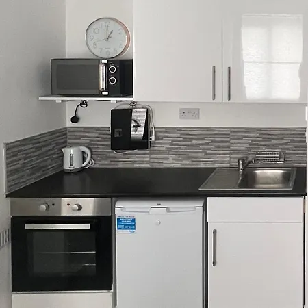 Cosy Self Contained Studio Flat